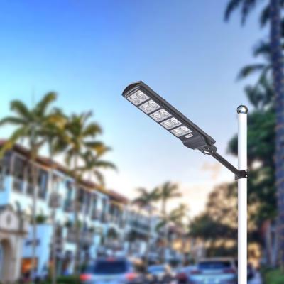 Уличный уличный фонарь на солнечных батареях IP67 Уличный светильник Интеллектуальный датчик движения с высоким люменом Все в одном поставщике светодиодных уличных фонарей на солнечных батареях
